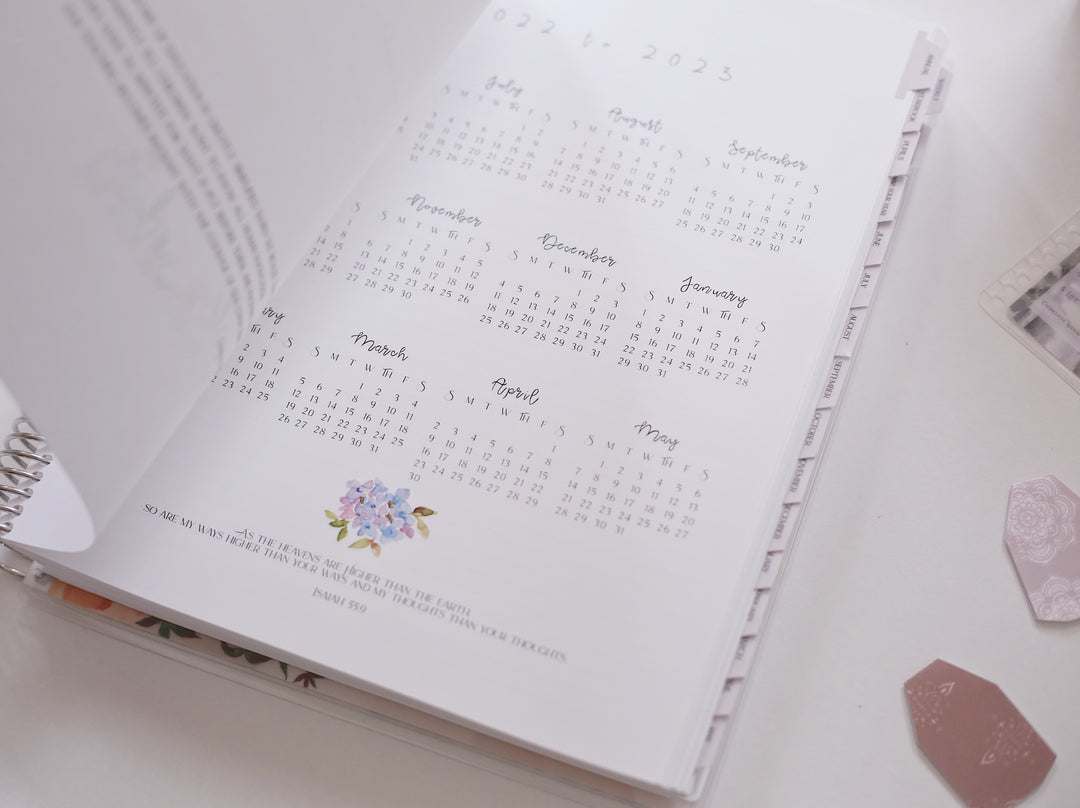 2022 Charlotte Mason Inspired Homeschool Planner | I've gone with the flowers